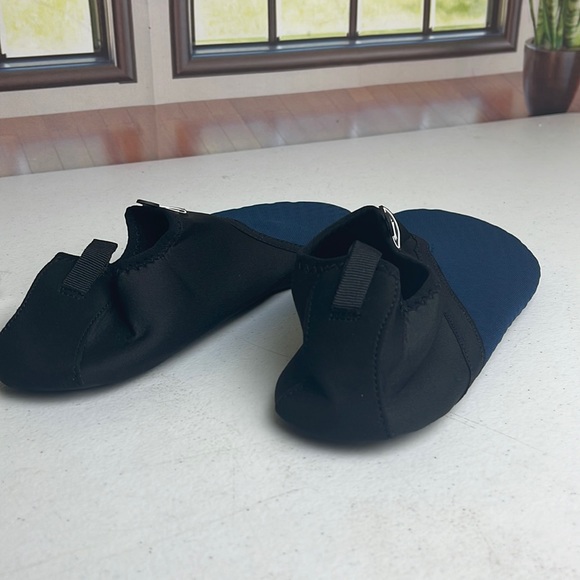Water/Workout/Exercise Shoes - Picture 1 of 3